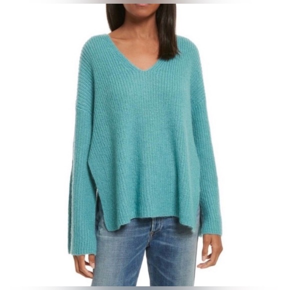Rebecca Minkoff Sweaters - Rebecca Minkoff Remi V-Neck oversized sweater. Size Medium. Oversized.